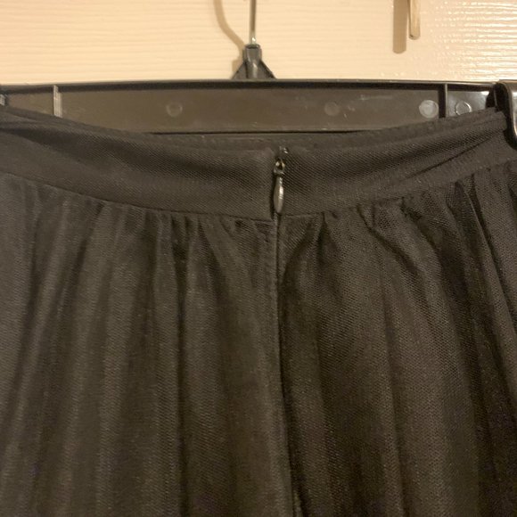 Gianni Bini 2-Piece Cropped Top and Skirt - Picture 5 of 7